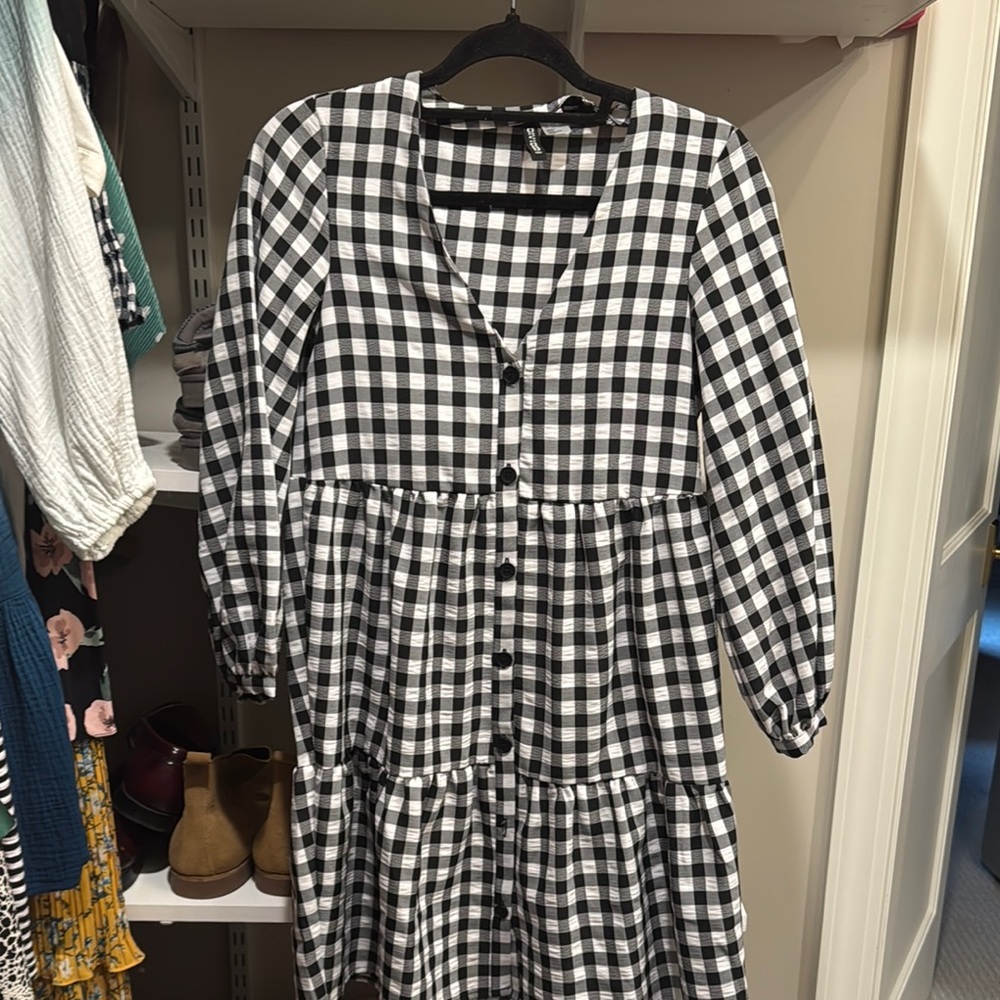 HM Black and White Long Sleeve V-Neck Sundress
